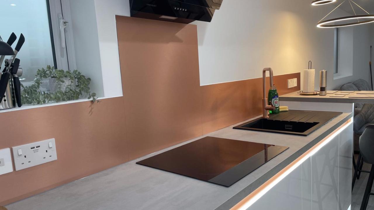 Private Luxury By The Sea, With A Personal Gym, Hot Tub, And Free Parking! *