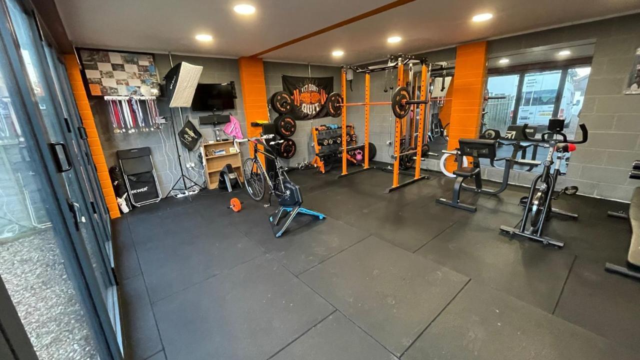 Apartment Private Luxury By The Sea, With A Personal Gym, Hot Tub, And Free Parking! Poole