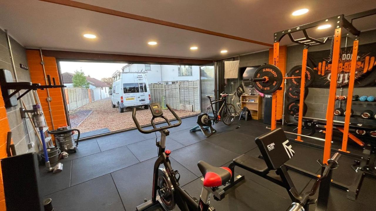 Apartment Private Luxury By The Sea, With A Personal Gym, Hot Tub, And Free Parking! Poole