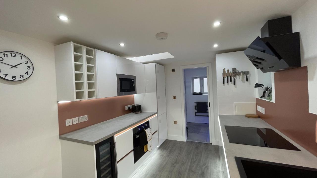 Private Luxury By The Sea, With A Personal Gym, Hot Tub, And Free Parking! *