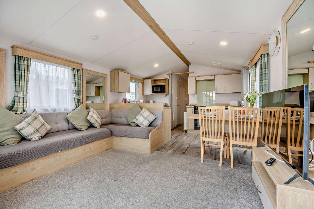 Sea La Vie Lodge, Rockley Park Park, Poole, Dorset Holiday home *