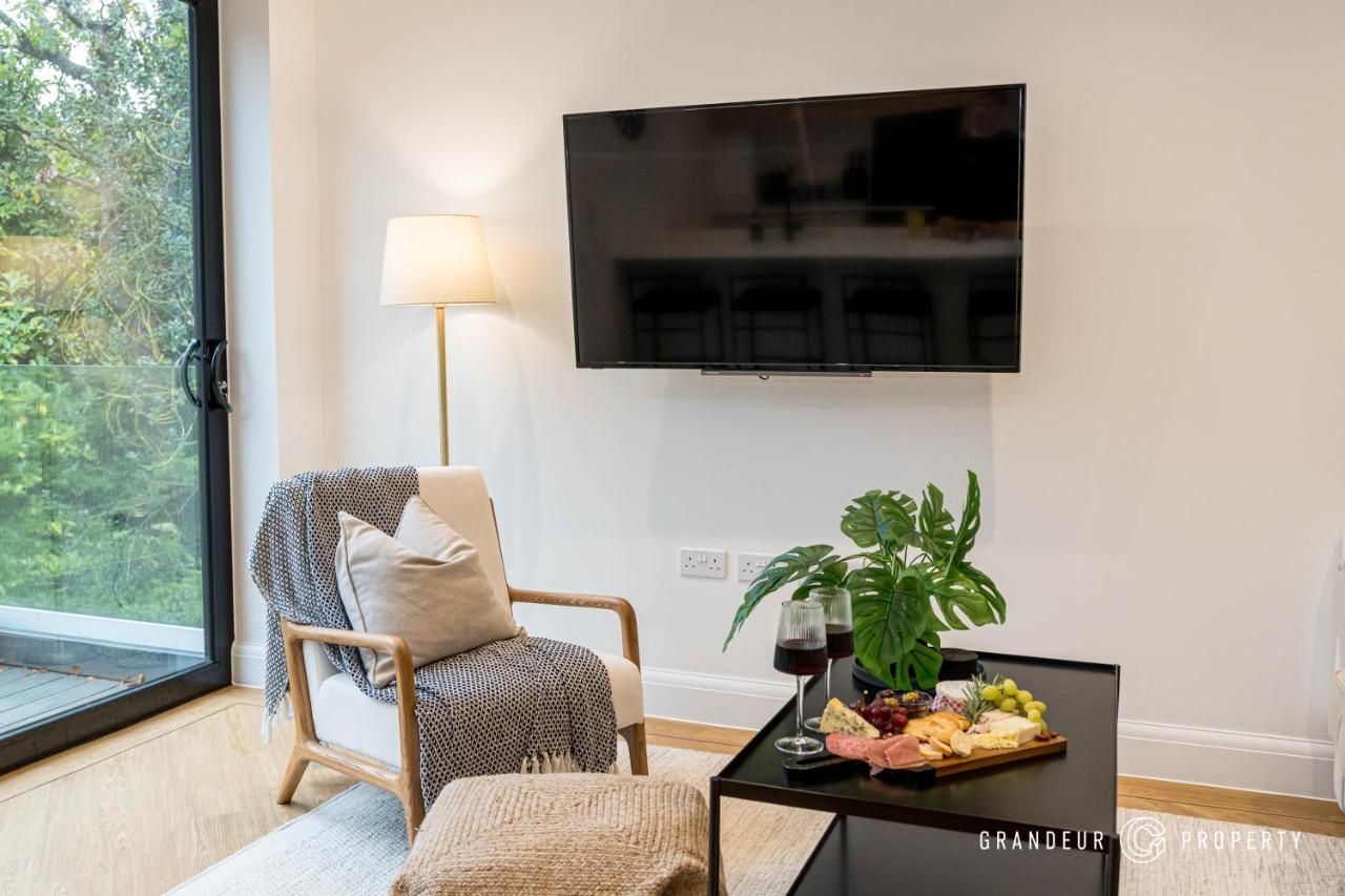 Apartment Aurora's Abode By Grandeur Poole