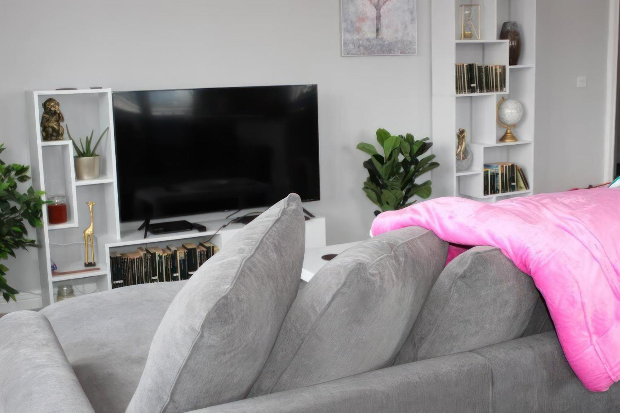 Lovely 2 Bed 2 Bath Flat With Free Parking * Poole