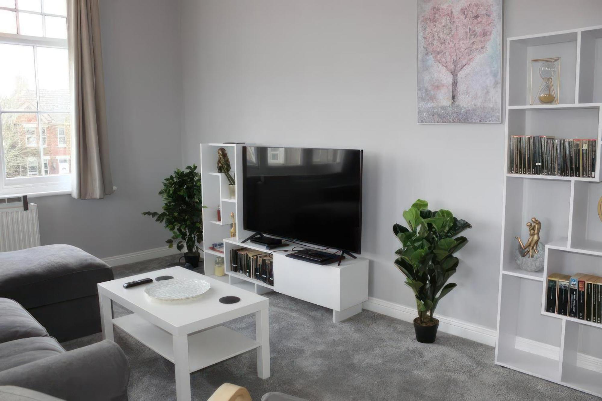 Lovely 2 Bed 2 Bath Flat With Free Parking