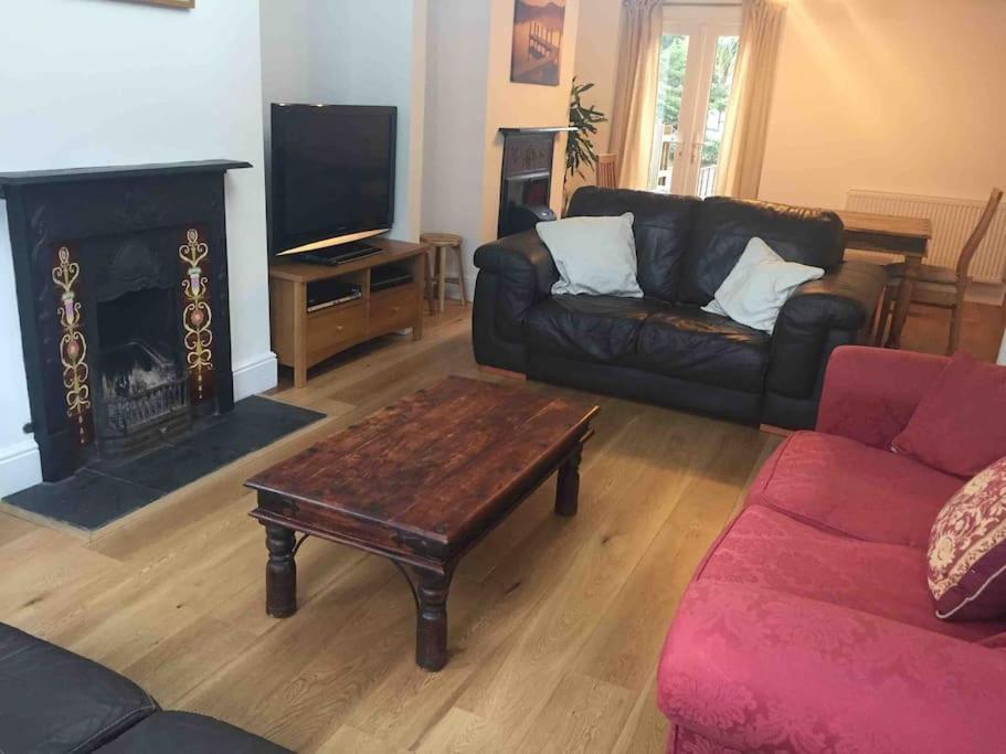 Spacious 5 Large Bedroom Victorian House - 2 Miles