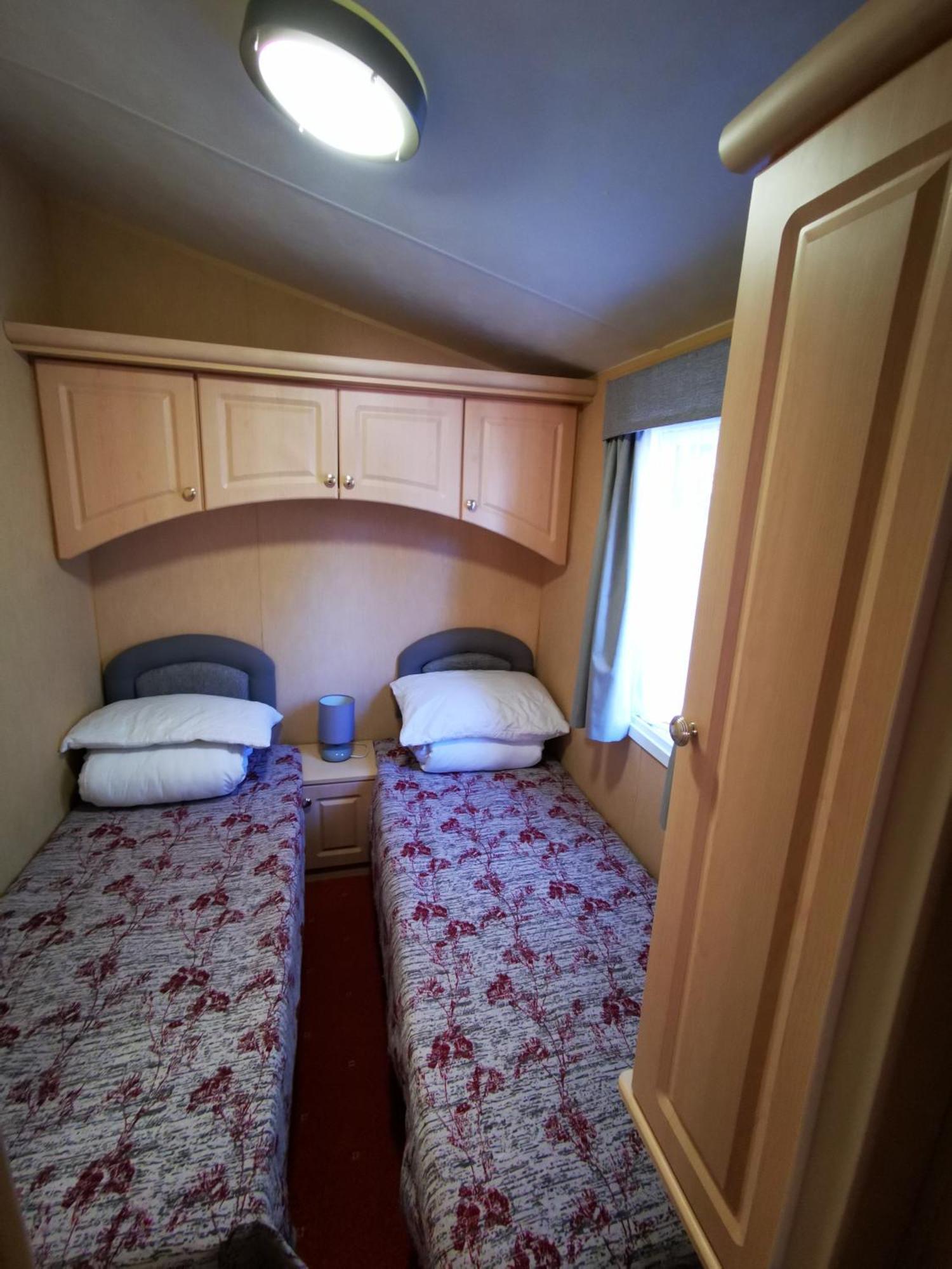 Holiday home Lazy Bear, 25 Arne View *