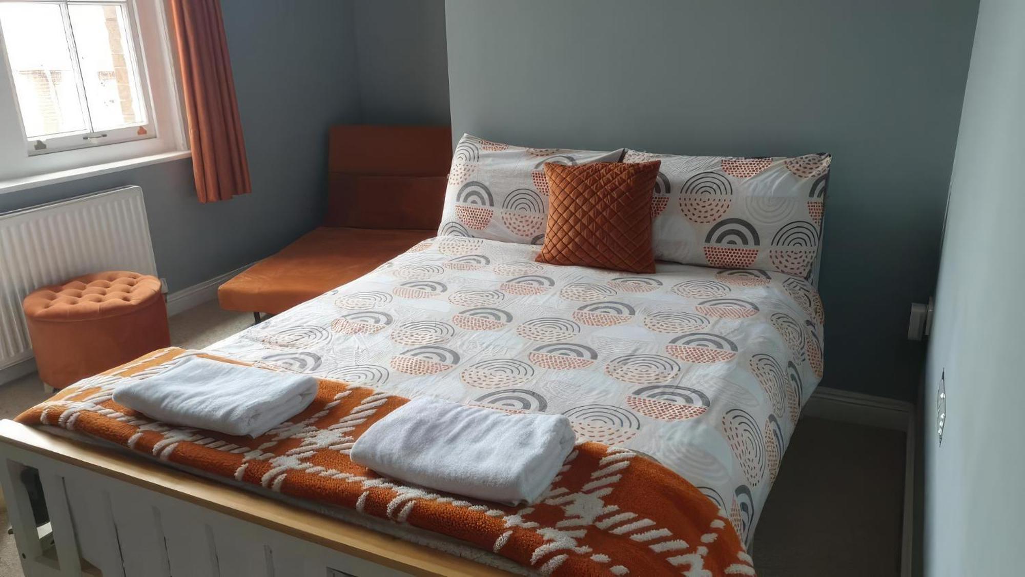 Lovely 2 Bed 2 Bath Flat With Free Parking Apartment *
