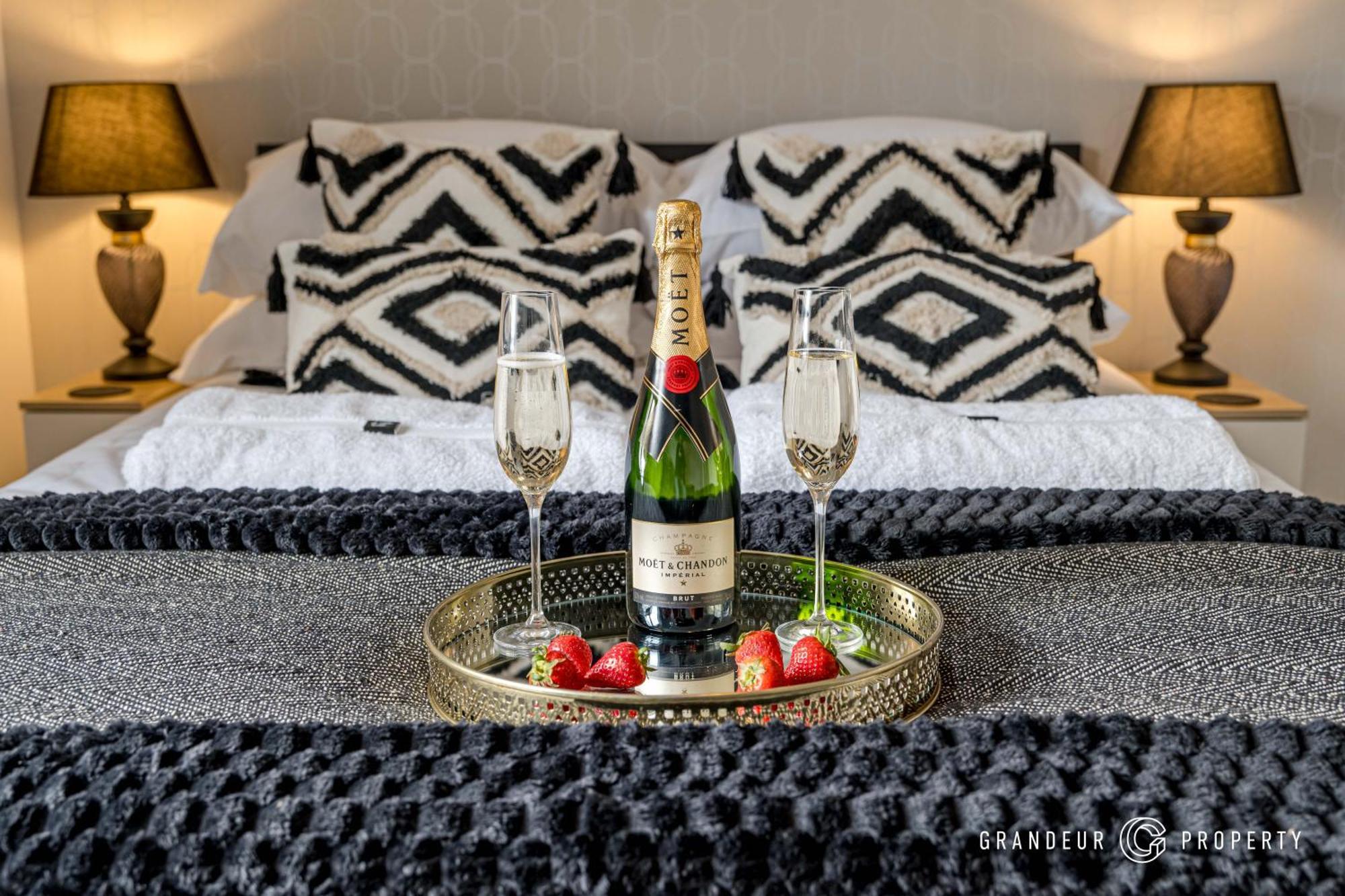 The Catalina Breeze By Grandeur Apartment