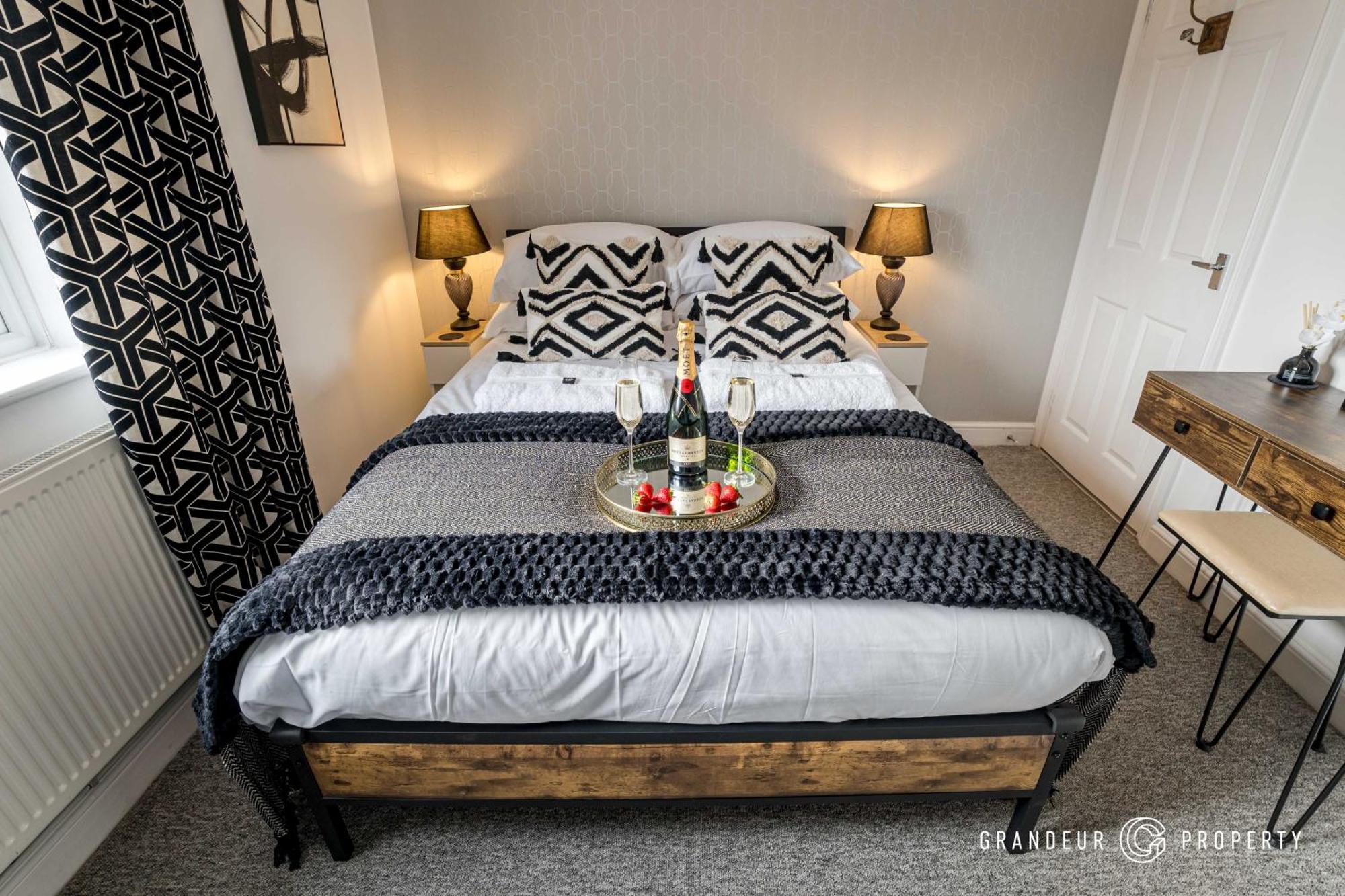 The Catalina Breeze By Grandeur * Poole