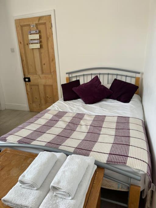 Holiday home Spacious 5 Large Bedroom Victorian House - 2 Miles