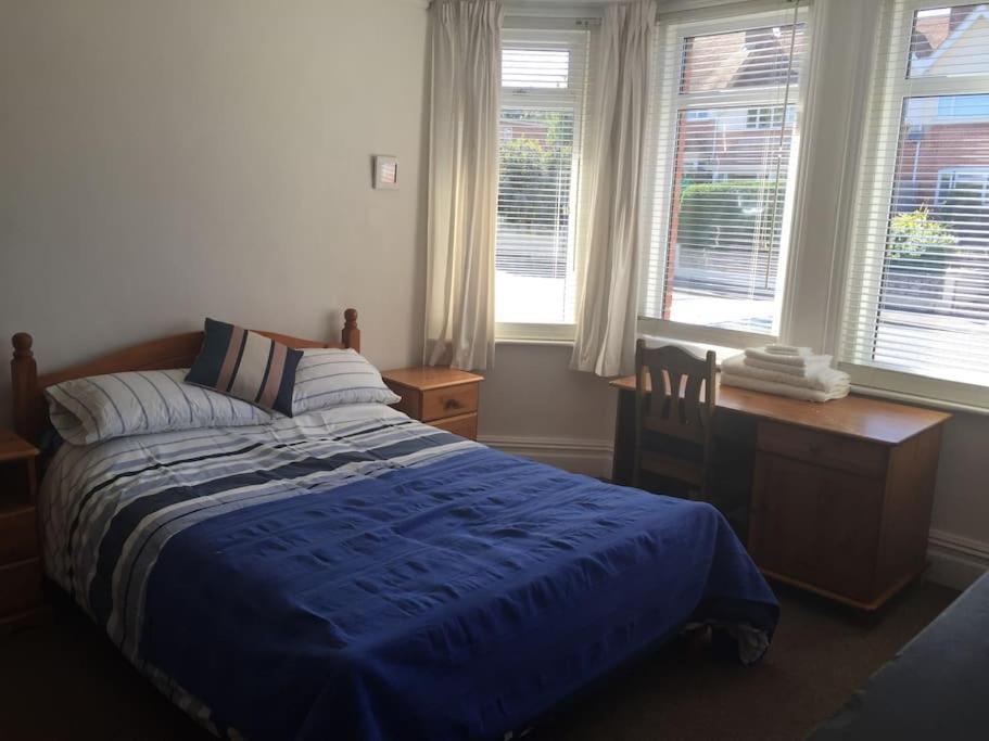 Holiday home Spacious 5 Large Bedroom Victorian House - 2 Miles