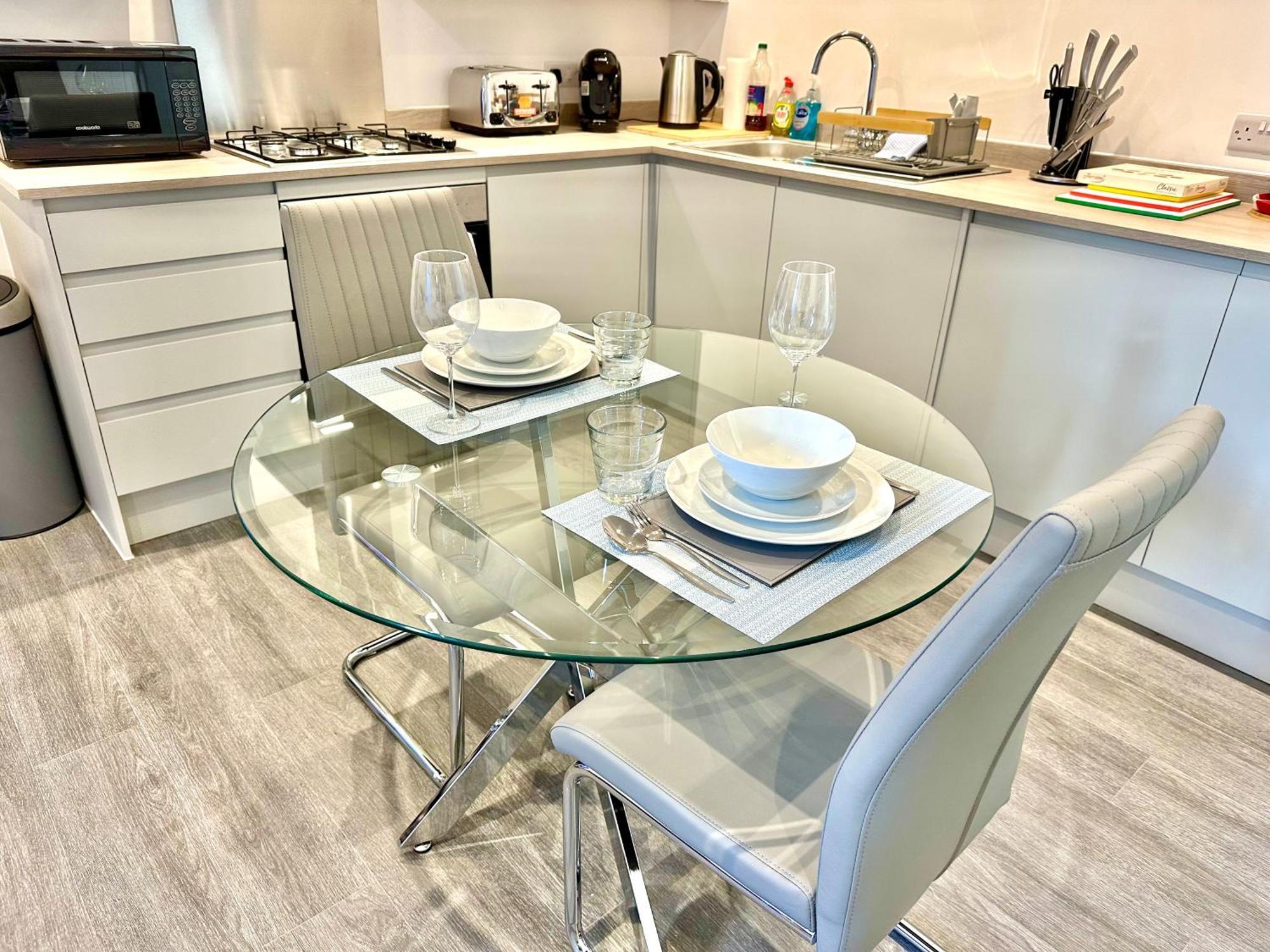 Apartment Contemporary Charm By The Quay With Garden Poole
