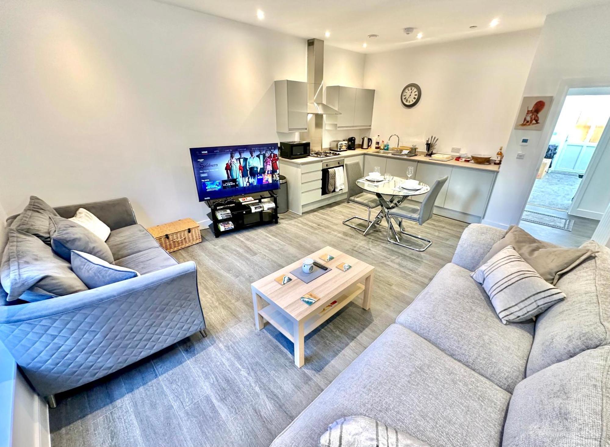 Contemporary Charm By The Quay With Garden Apartment Poole