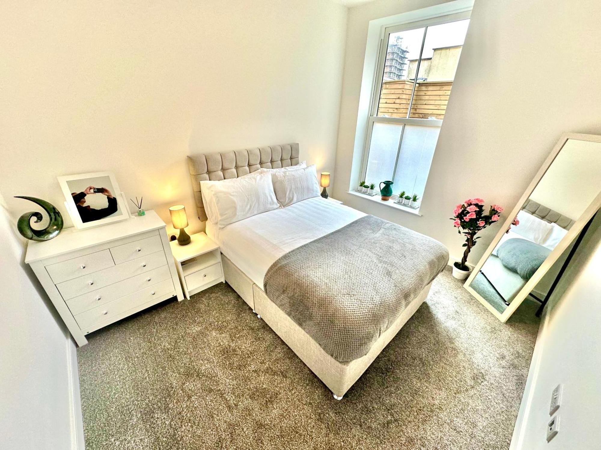 Apartment Contemporary Charm By The Quay With Garden *