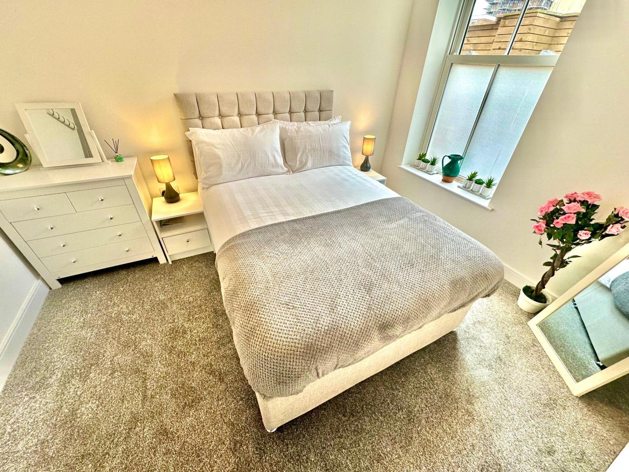 Contemporary Charm By The Quay With Garden * Poole