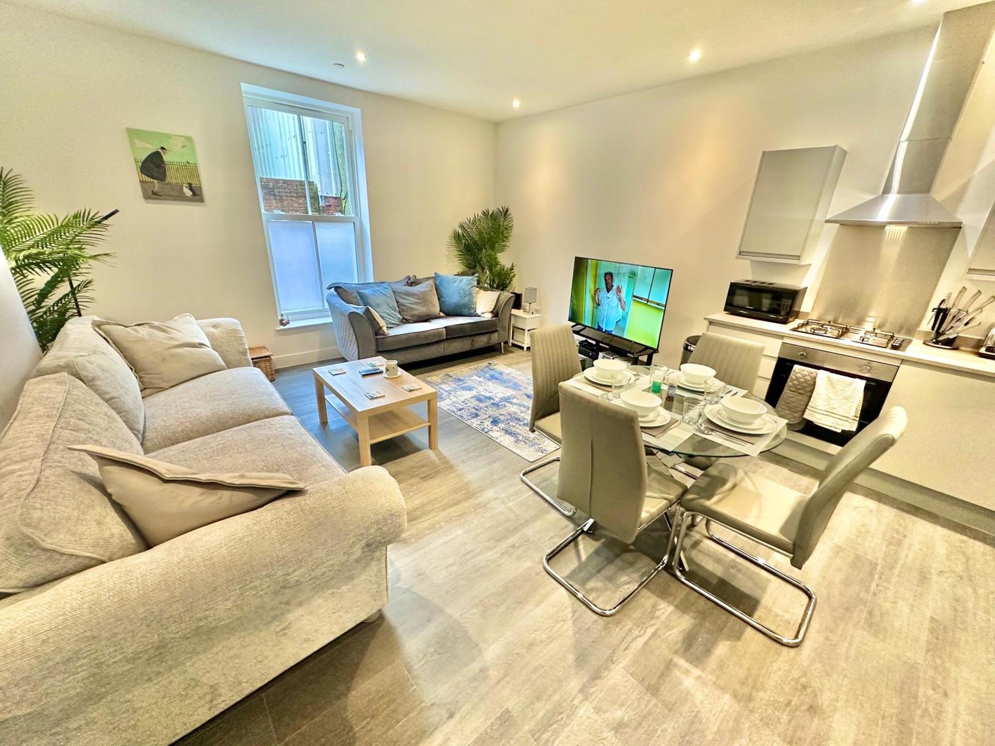 Contemporary Charm By The Quay With Garden * Poole