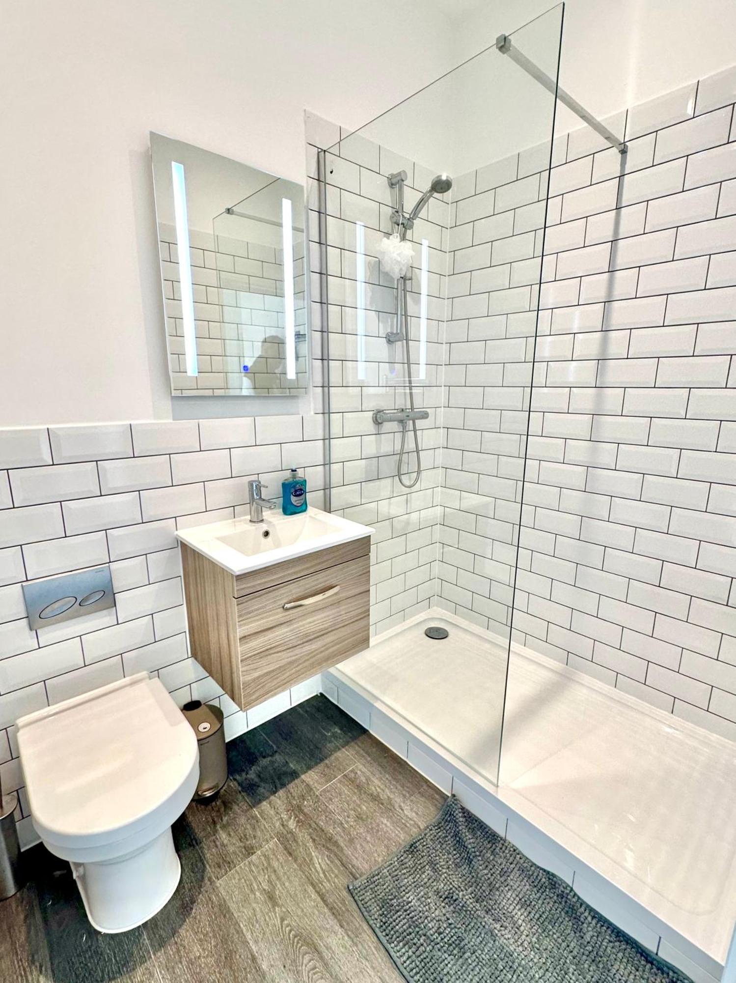 Contemporary Charm By The Quay With Garden * Poole