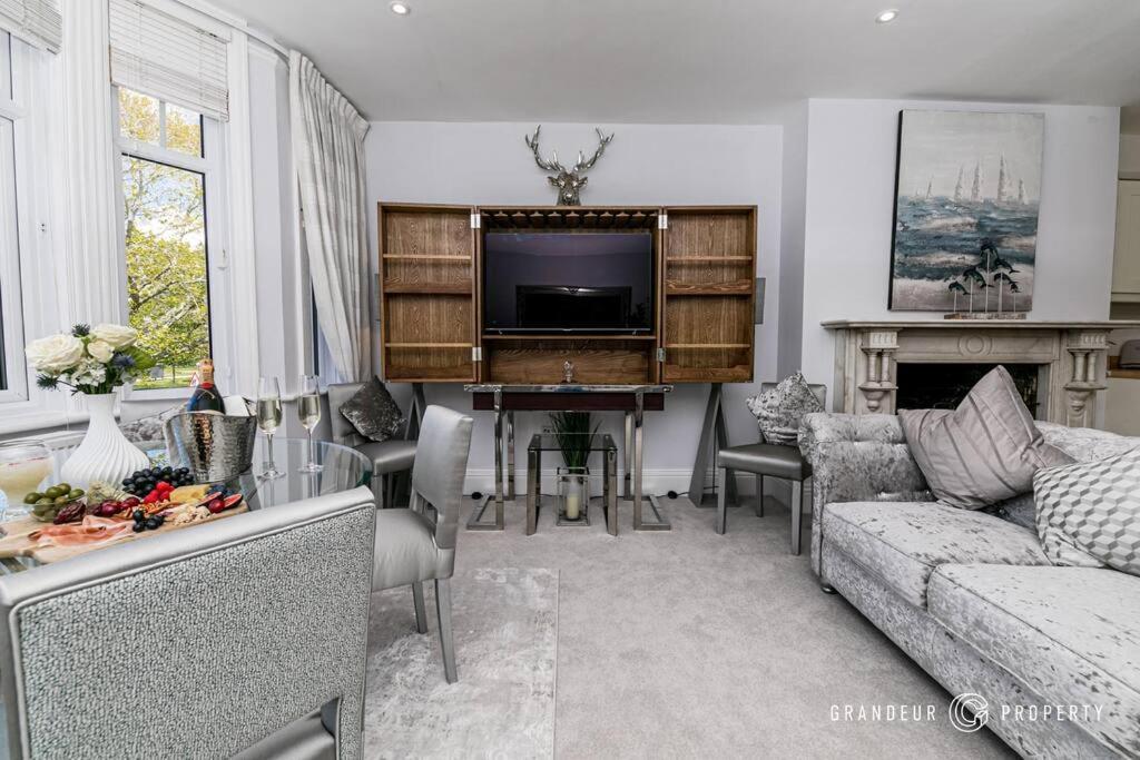 Park By Grandeur * Poole