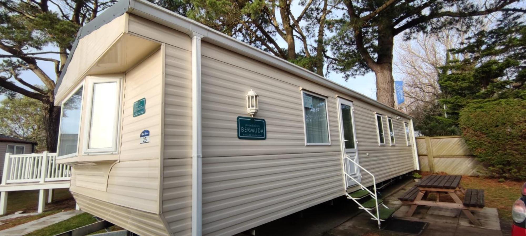 Lazy Bear, 25 Arne View Holiday home Poole