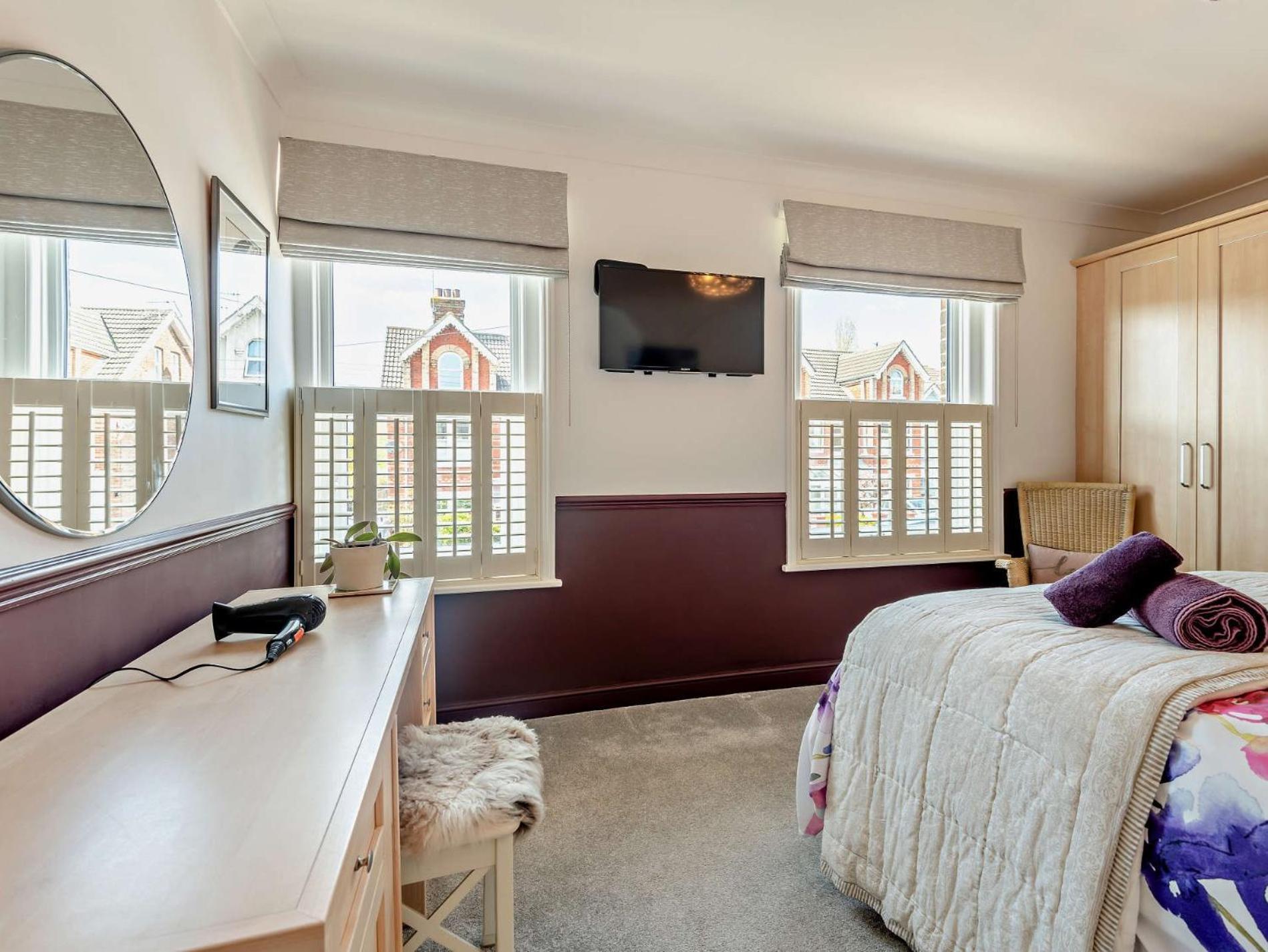 2 Bed In 91757 Holiday home Poole