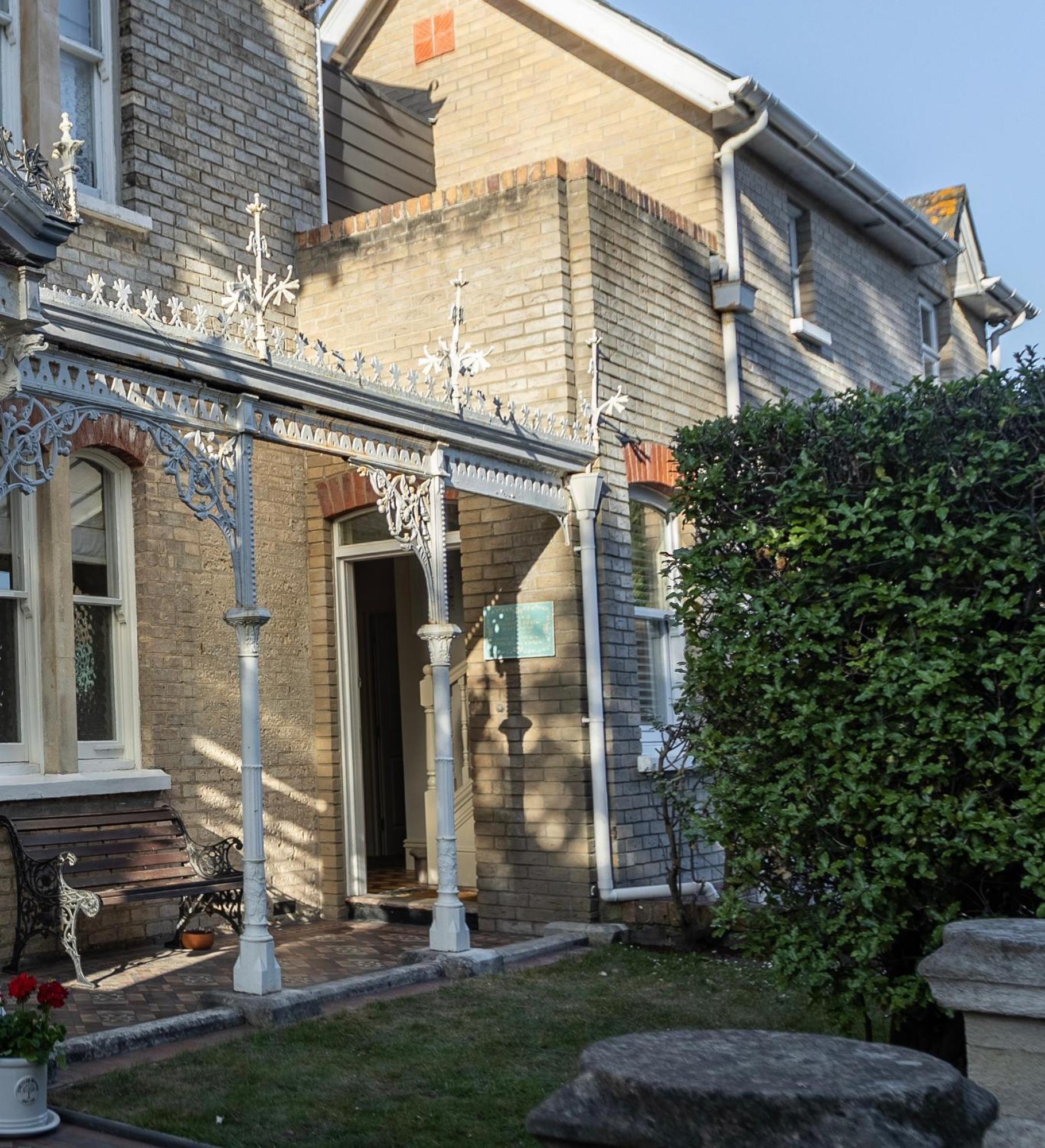 Cranborne House Guest house *