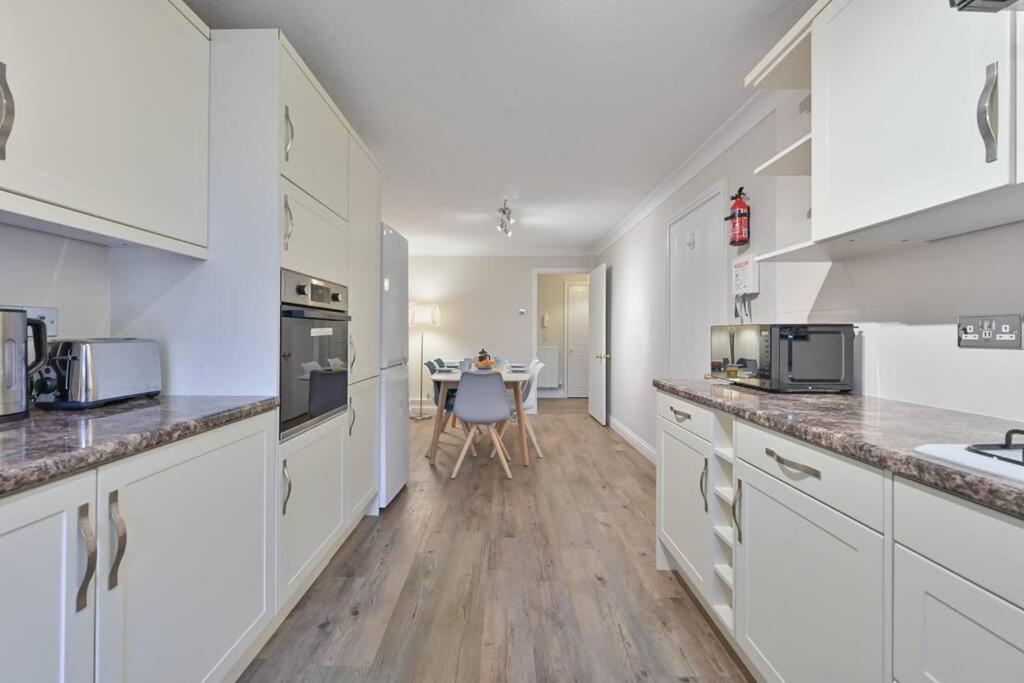 Spacious Sandbanks Near And Bars With Free Parking Poole