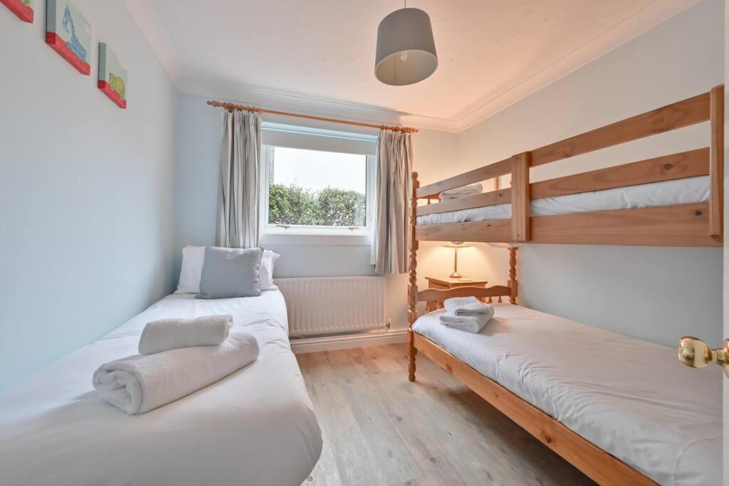 Spacious Sandbanks Near And Bars With Free Parking * Poole