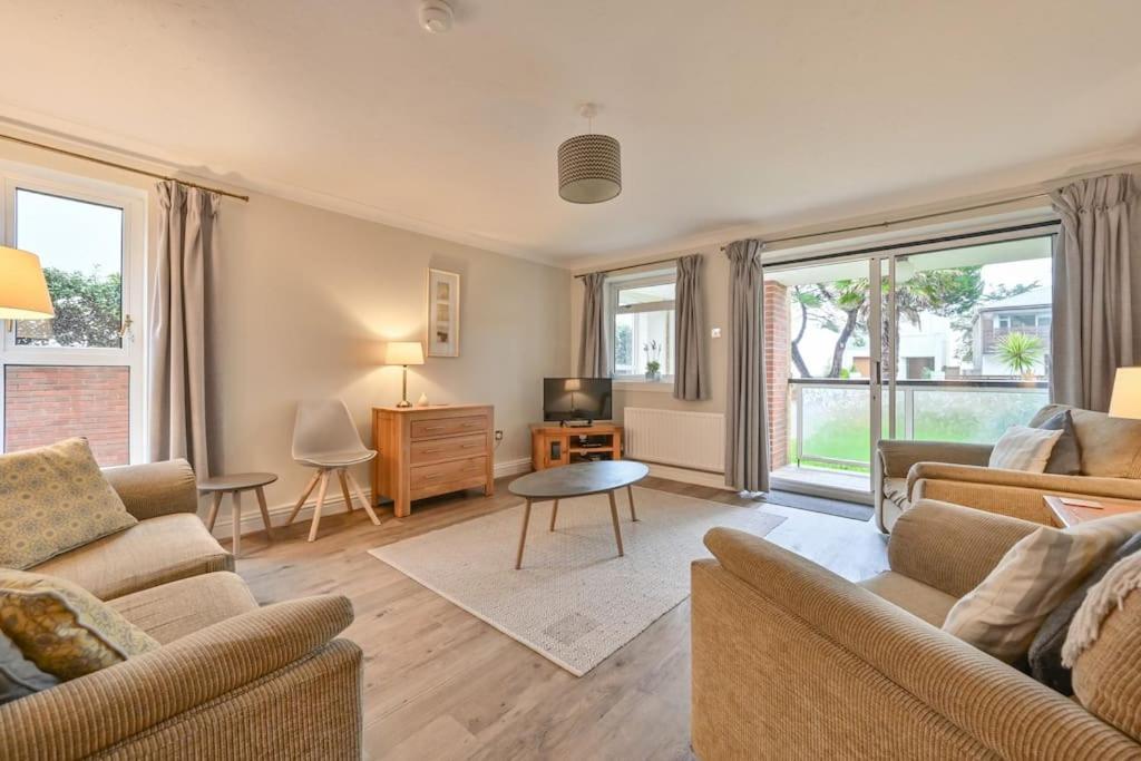 Spacious Sandbanks Near And Bars With Free Parking