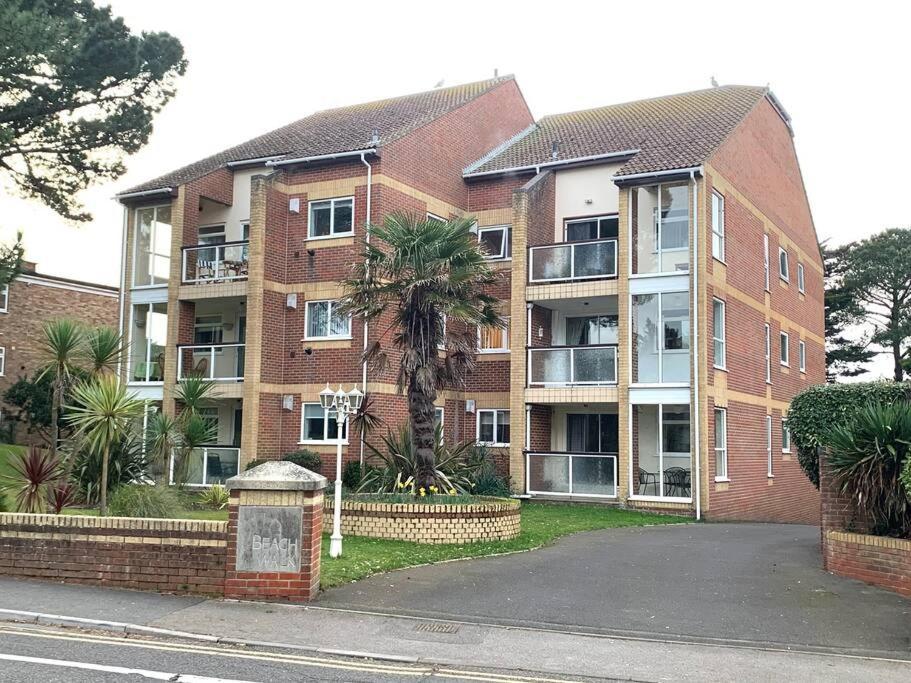 Apartment Spacious Sandbanks Near And Bars With Free Parking