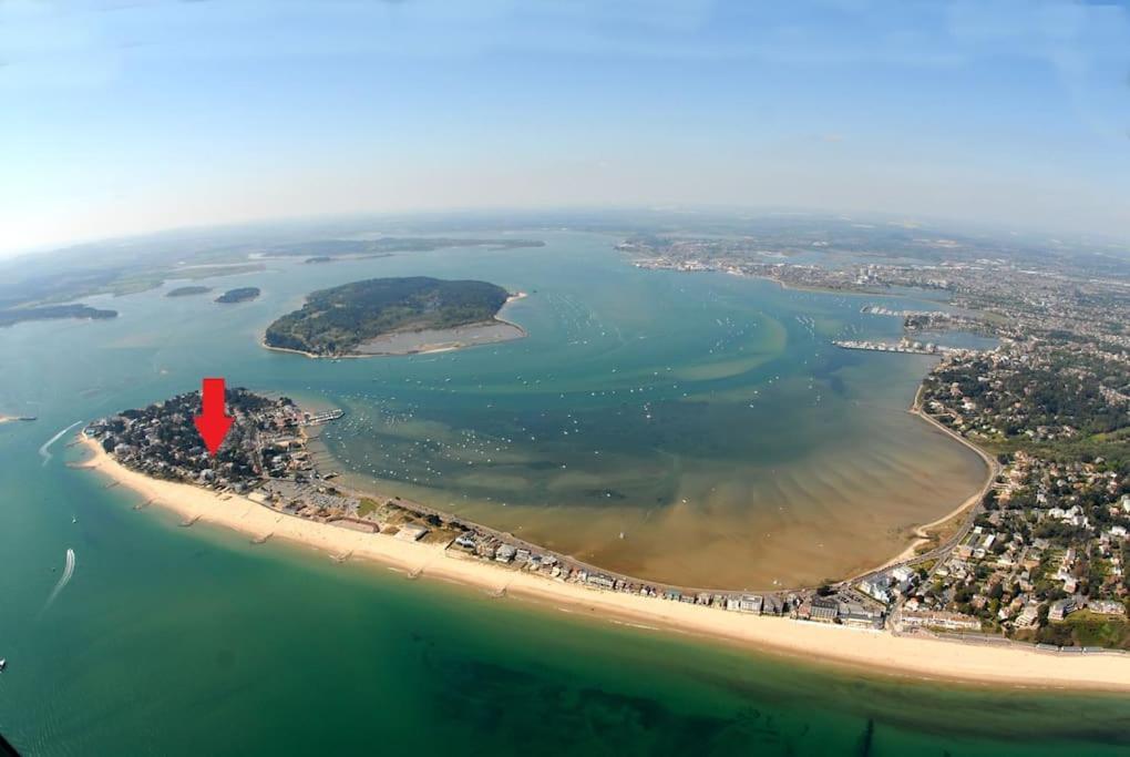 Spacious Sandbanks Near And Bars With Free Parking *