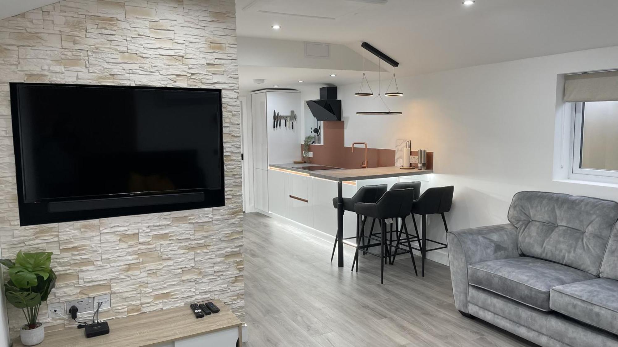 Apartment Private Luxury By The Sea, With A Personal Gym, Hot Tub, And Free Parking! *