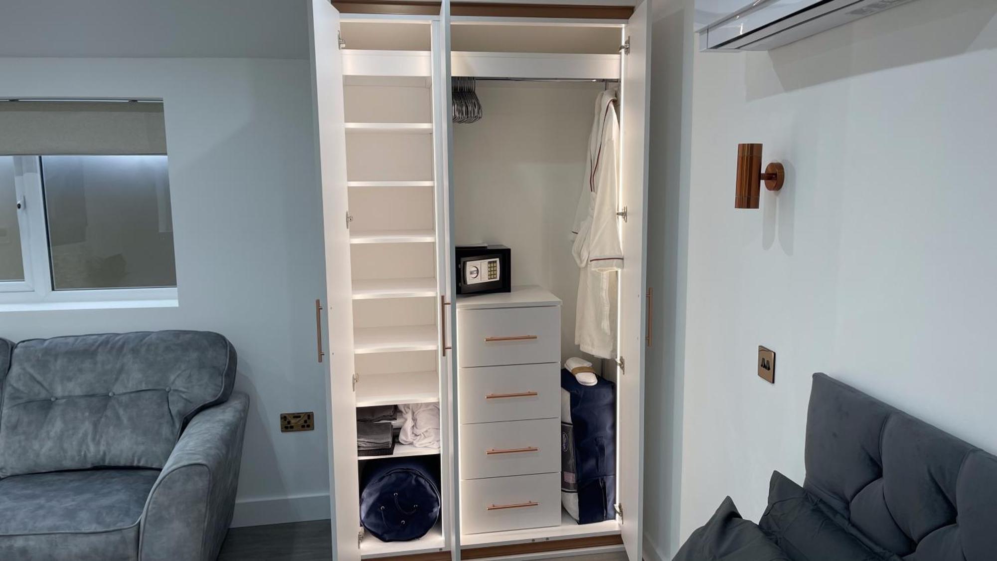 Private Luxury By The Sea, With A Personal Gym, Hot Tub, And Free Parking! Apartment