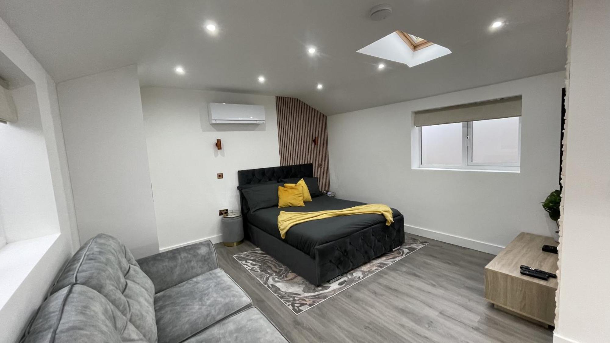 Private Luxury By The Sea, With A Personal Gym, Hot Tub, And Free Parking! *