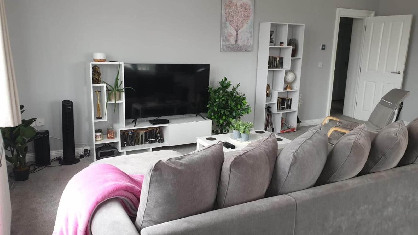 Apartment Lovely 2 Bed 2 Bath Flat With Free Parking *