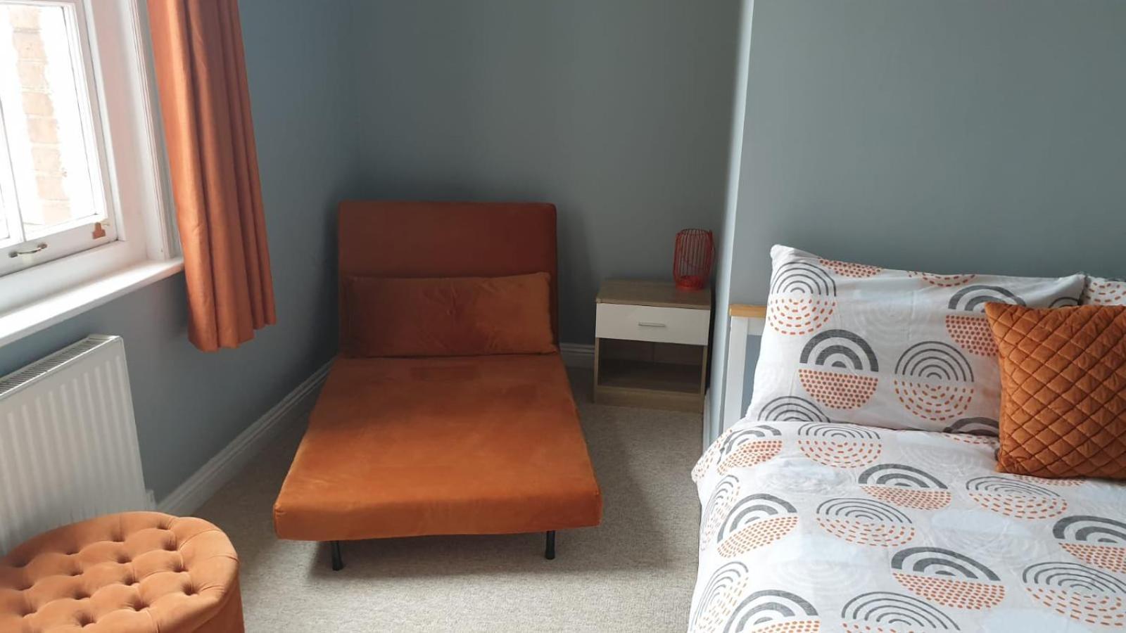 Lovely 2 Bed 2 Bath Flat With Free Parking Apartment *