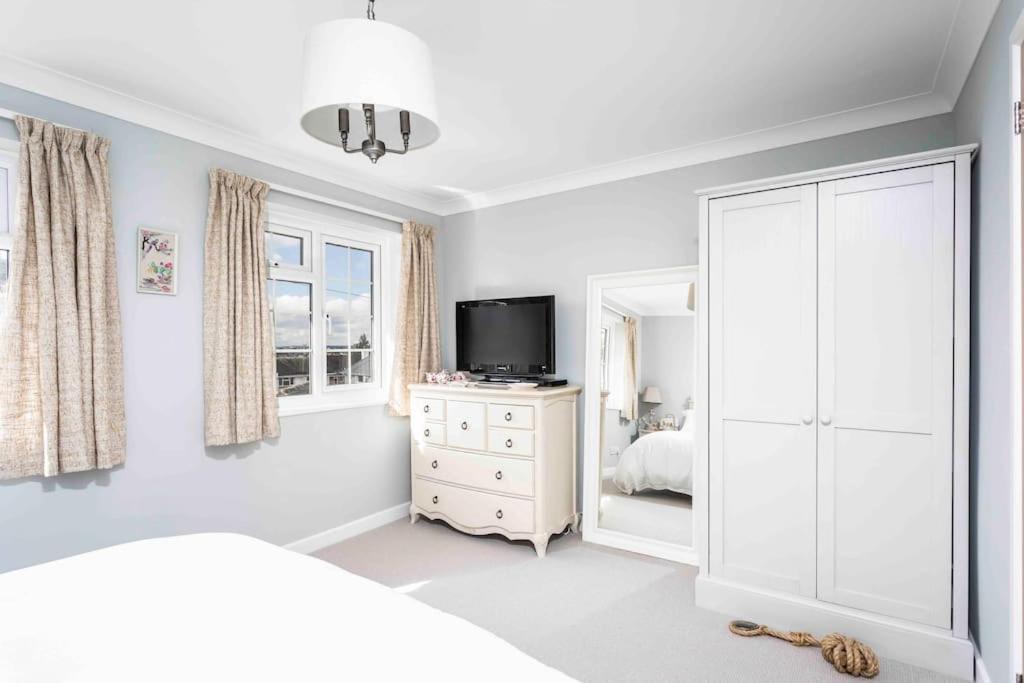 Lilliput Hideaway 5 Mins From Sandbanks Holiday home Poole