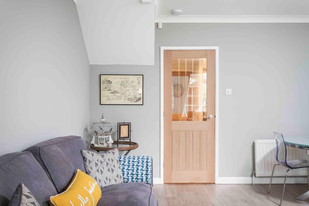 Lilliput Hideaway 5 Mins From Sandbanks Holiday home