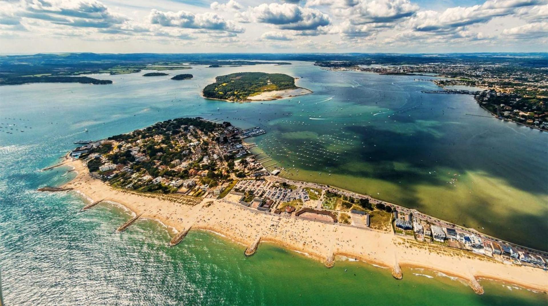 Lilliput Hideaway 5 Mins From Sandbanks Holiday home