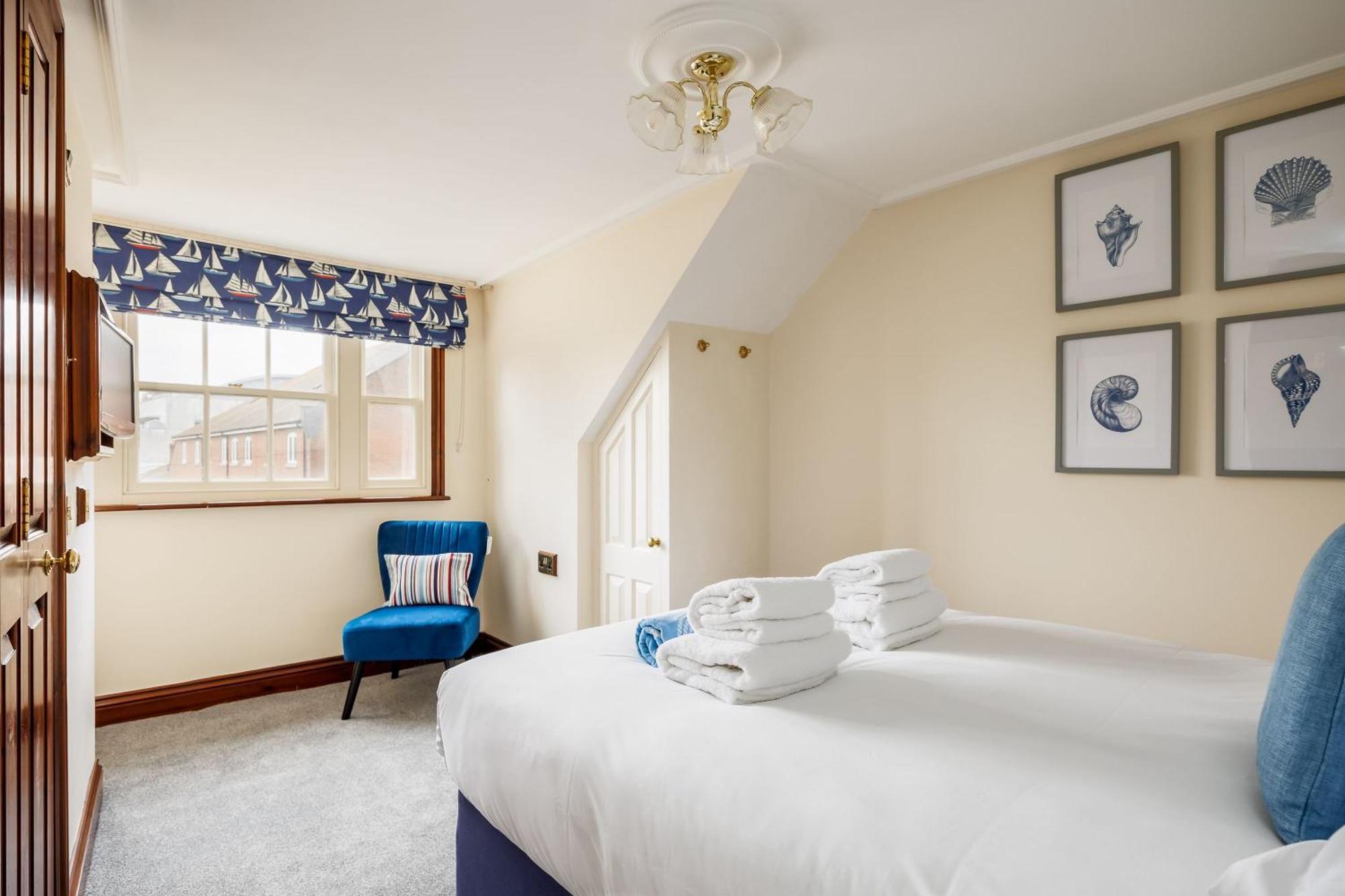 The Old Townhouse - 3 * Poole