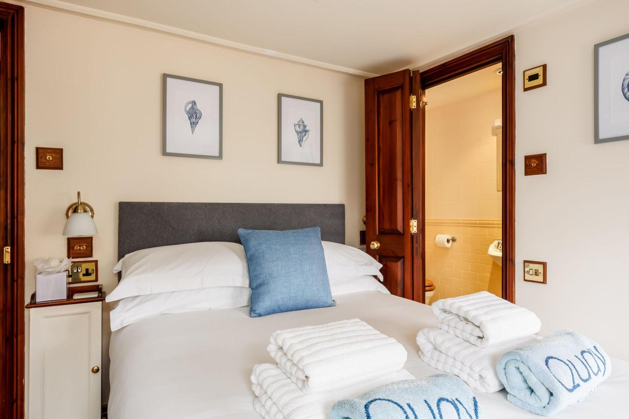 The Old Townhouse - 4 *