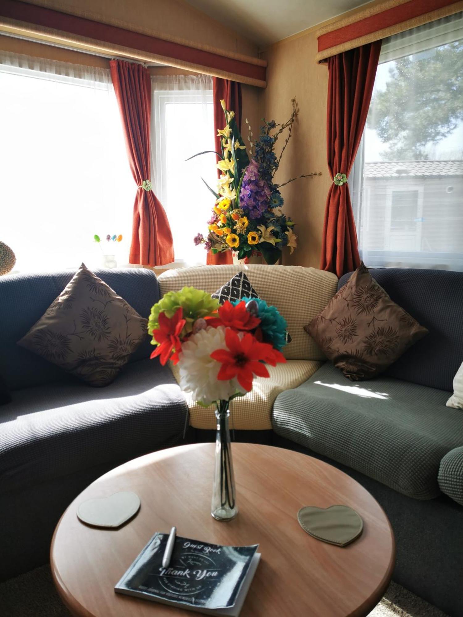 Charming 3-bed In Rockley Park Holiday home *