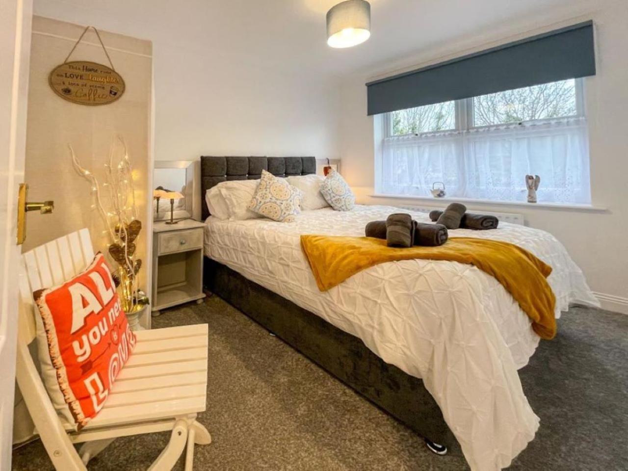 The Sashes - Stylish - Free Parking - Ultrafast Wifi - Smart Tv - Netflix - Sleeps Up To 6! Close To Town Center & Sandbanks & Bournemouth * Poole