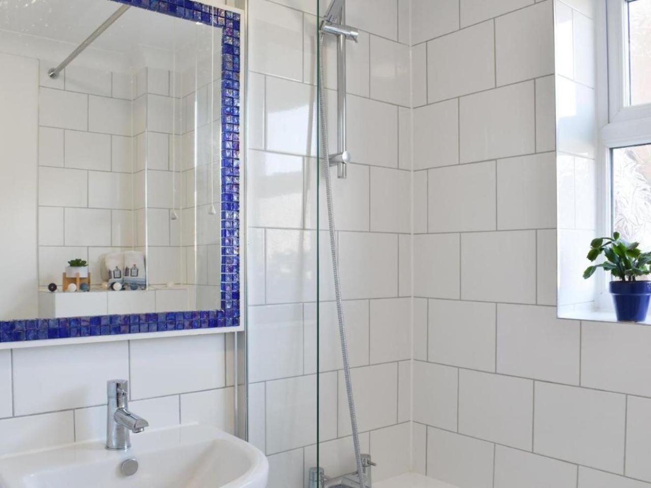 Apartamento The Sashes - Stylish - Free Parking - Ultrafast Wifi - Smart Tv - Netflix - Sleeps Up To 6! Close To Town Center & Sandbanks & Bournemouth