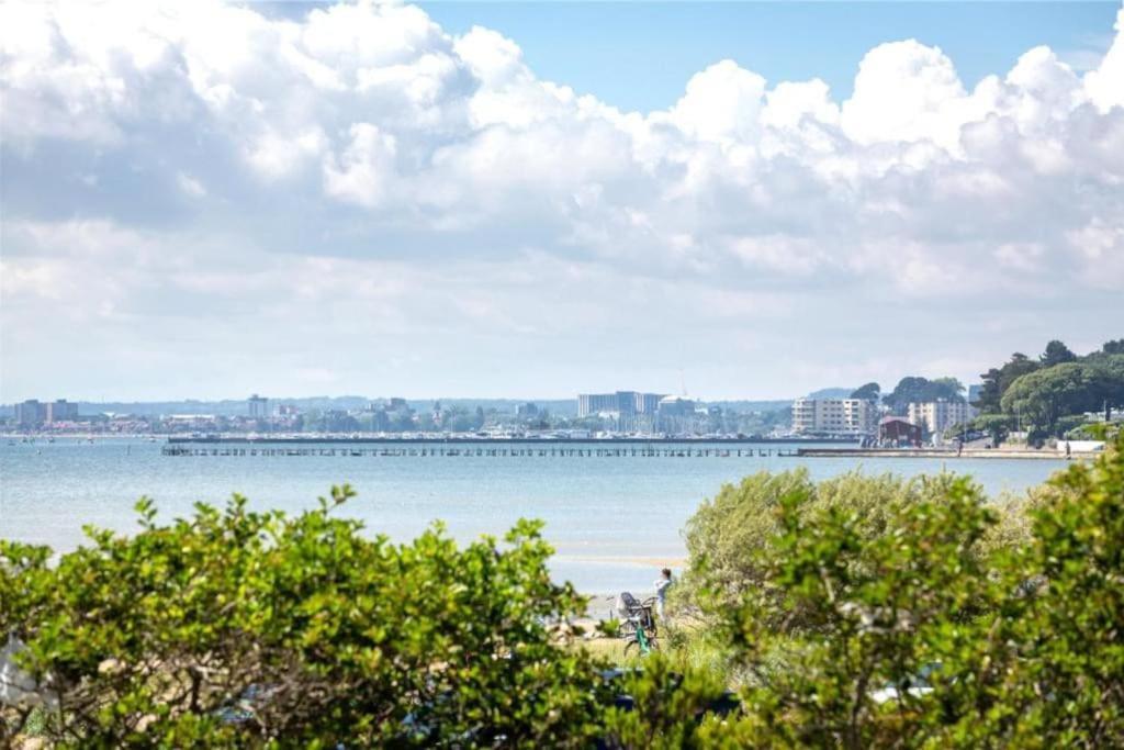 Shorebanks - Harbour View In Sandbanks. Poole