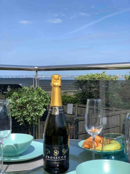Apartment Shorebanks - Harbour View In Sandbanks. *