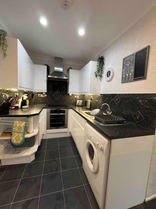 Shorebanks - Harbour View In Sandbanks. Apartment Poole