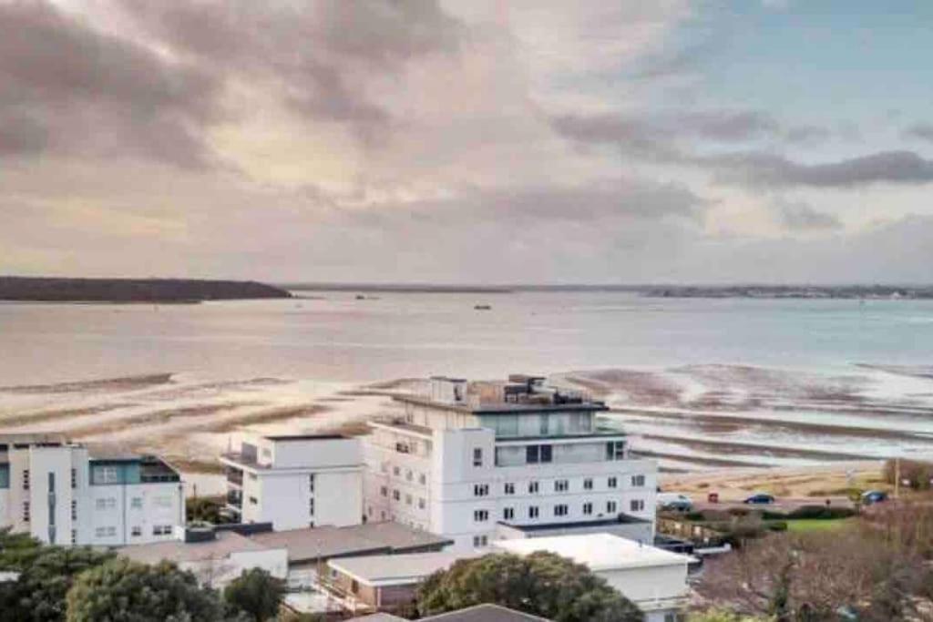 Apartment Shorebanks - Harbour View In Sandbanks.