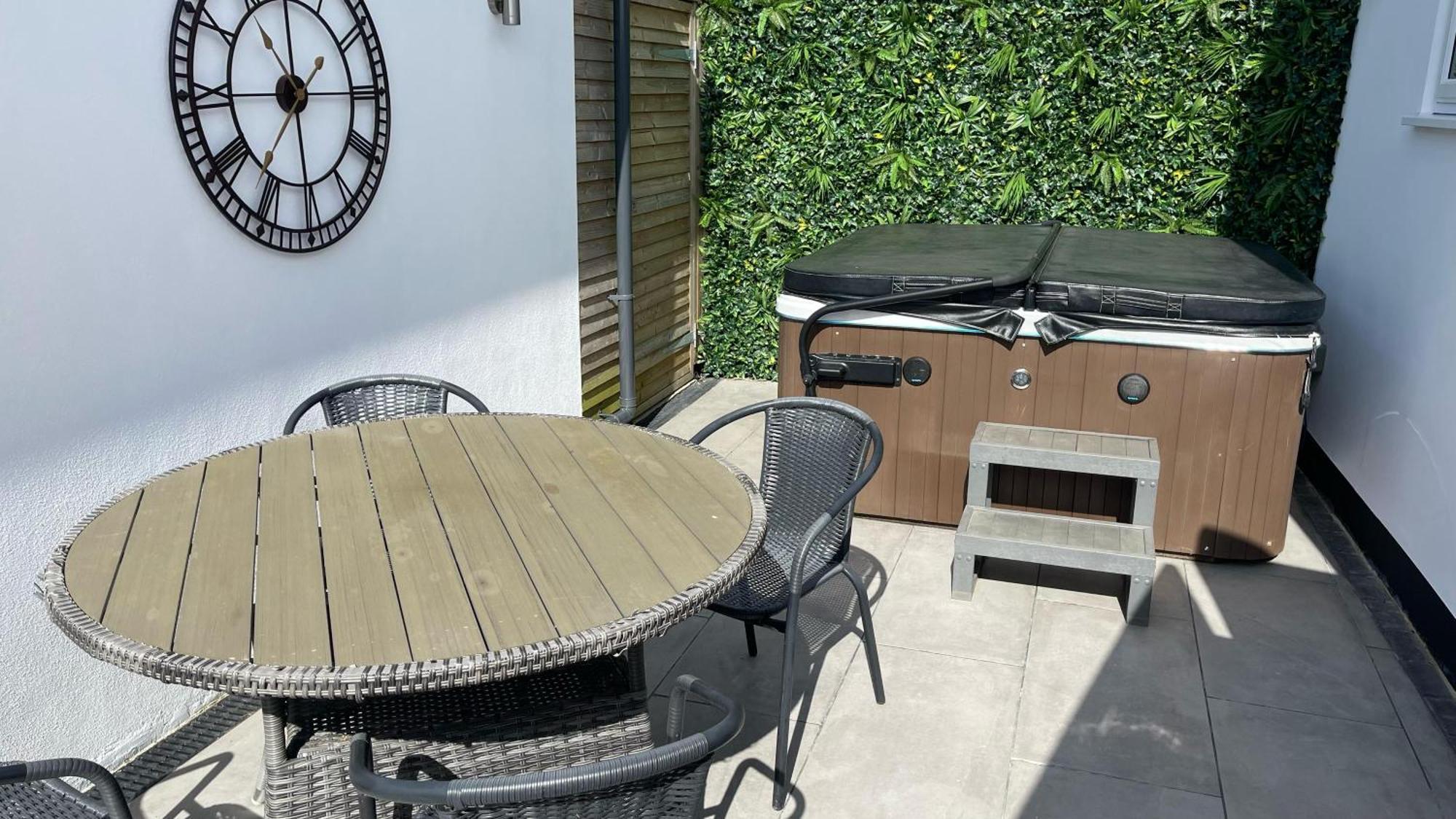 Private Luxury By The Sea, With A Personal Gym, Hot Tub, And Free Parking! Apartment *