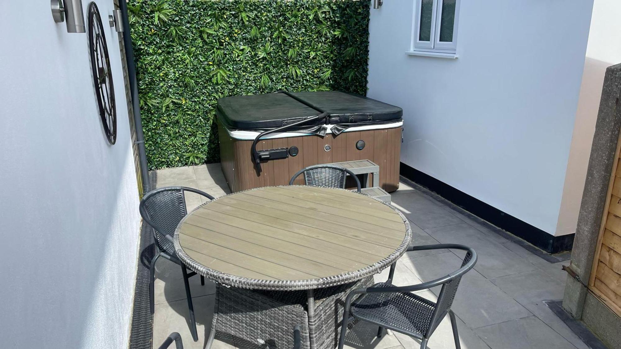 Apartment Private Luxury By The Sea, With A Personal Gym, Hot Tub, And Free Parking! Poole