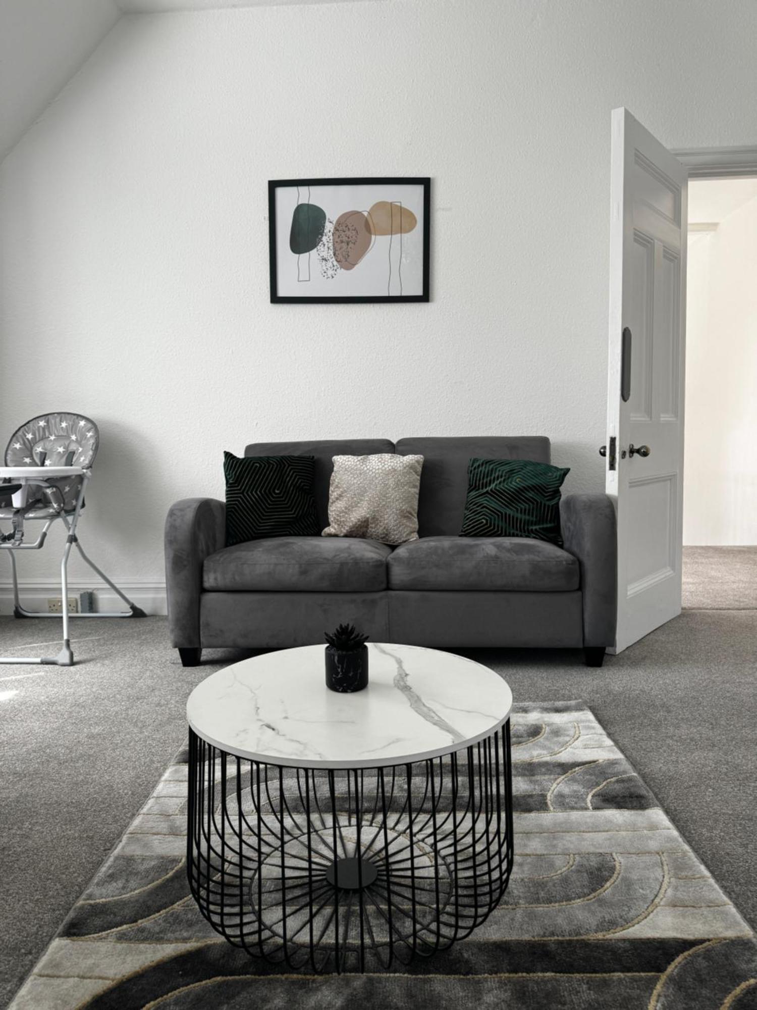 Apartment In Canford Cliffs Close To Sandbanks Beach *